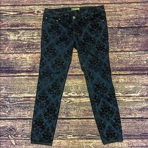 Free People Jeans w/Black Flock Detail Sz 28